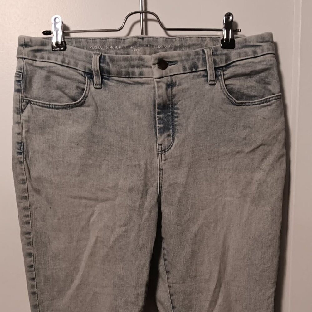 Chicos Womens Perfect Stretch Girlfriend Slim Leg Capri Light Blue Denim 1.5